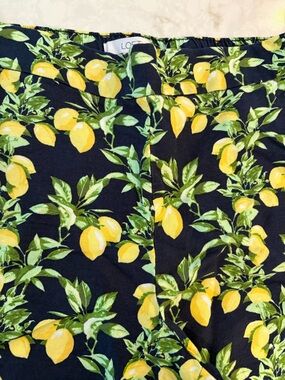 LOFT Cropped wide leg Pants with Yellow Lemon Print size L